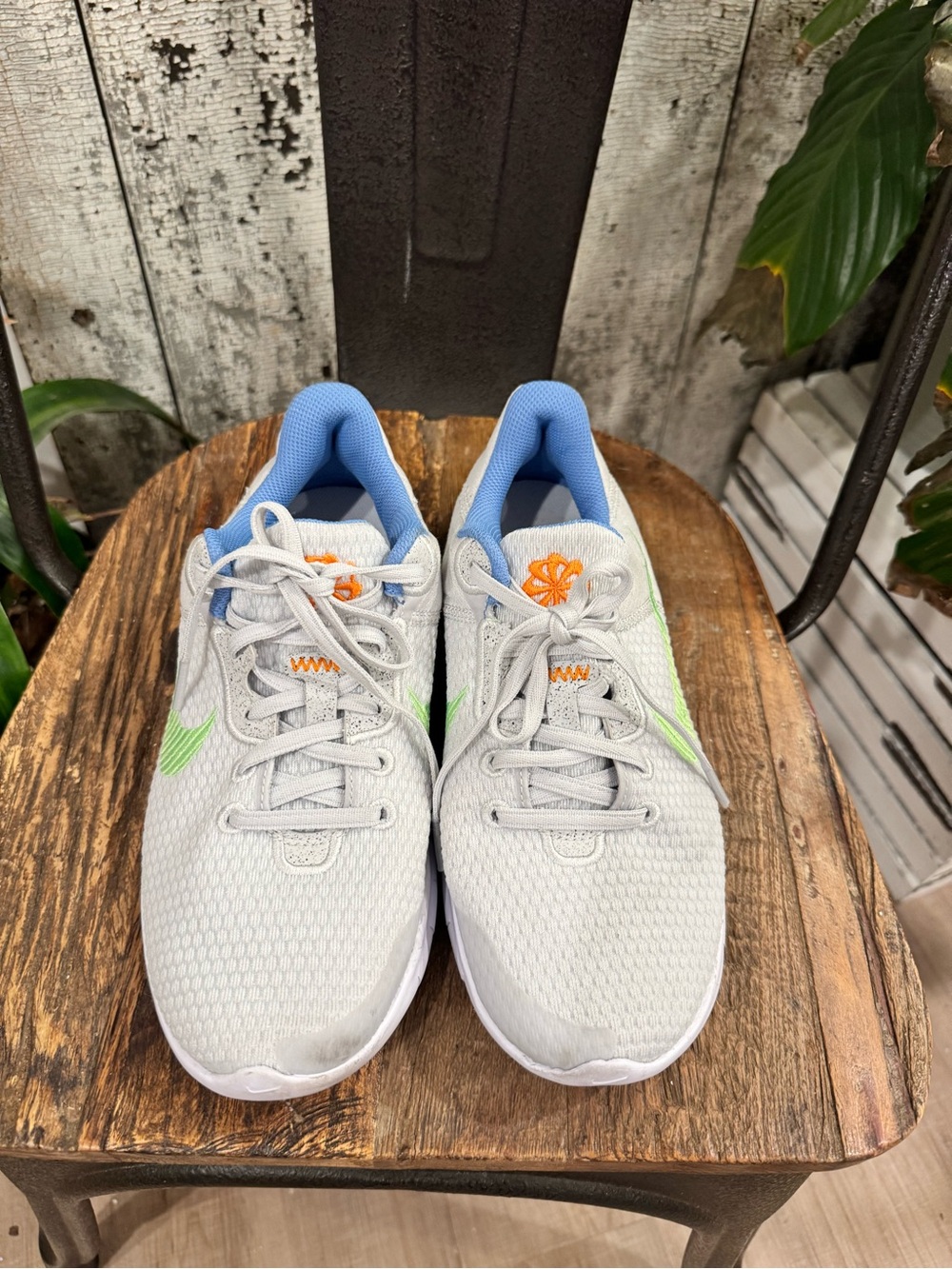 Nike Flex Experience Run 12 Women’s Size 8 Gray Green Running Shoes DD9283-010